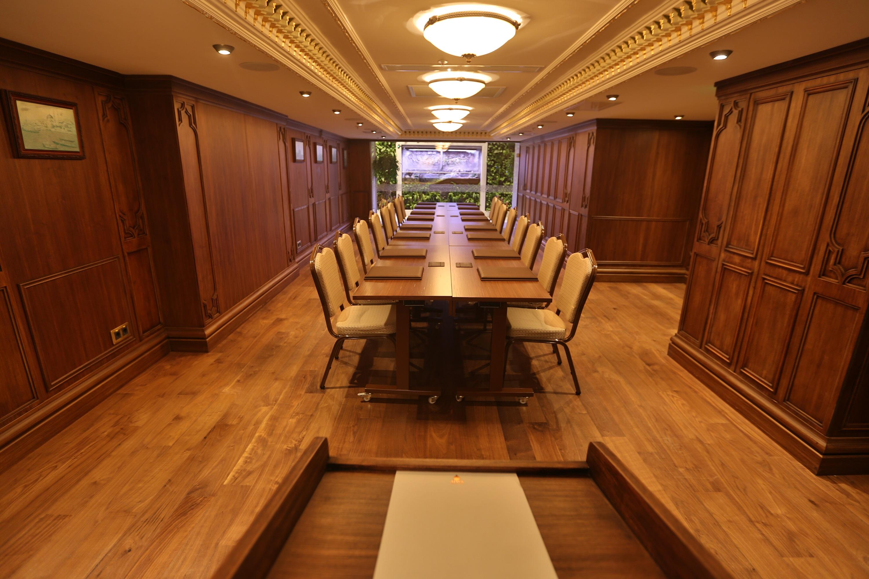 Ajwa Sultanahmet - Preferred Hotels Lvx Collection Истанбул Екстериор снимка The boardroom of the Royal Society