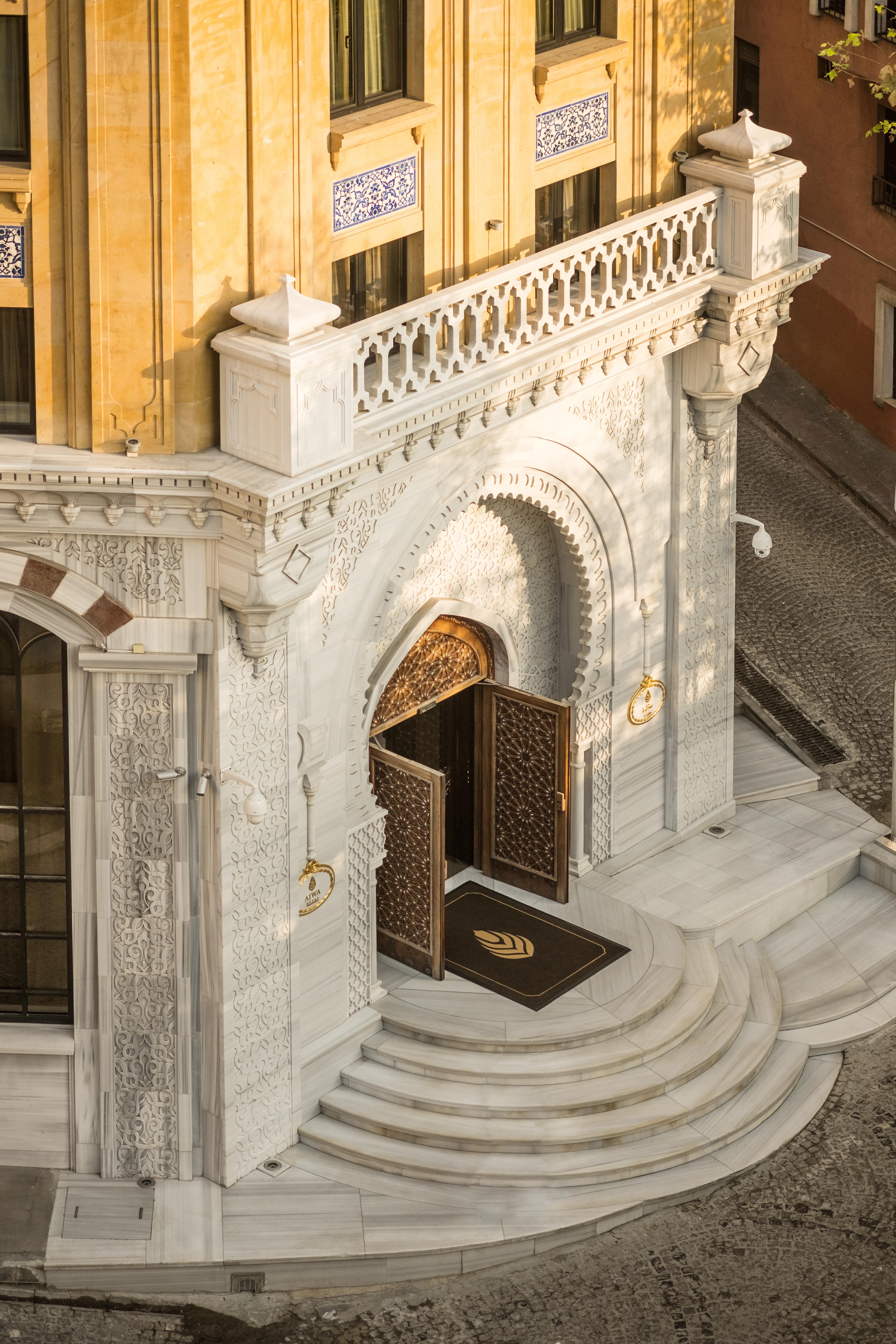 Ajwa Sultanahmet - Preferred Hotels Lvx Collection Истанбул Екстериор снимка Entrance to the tomb