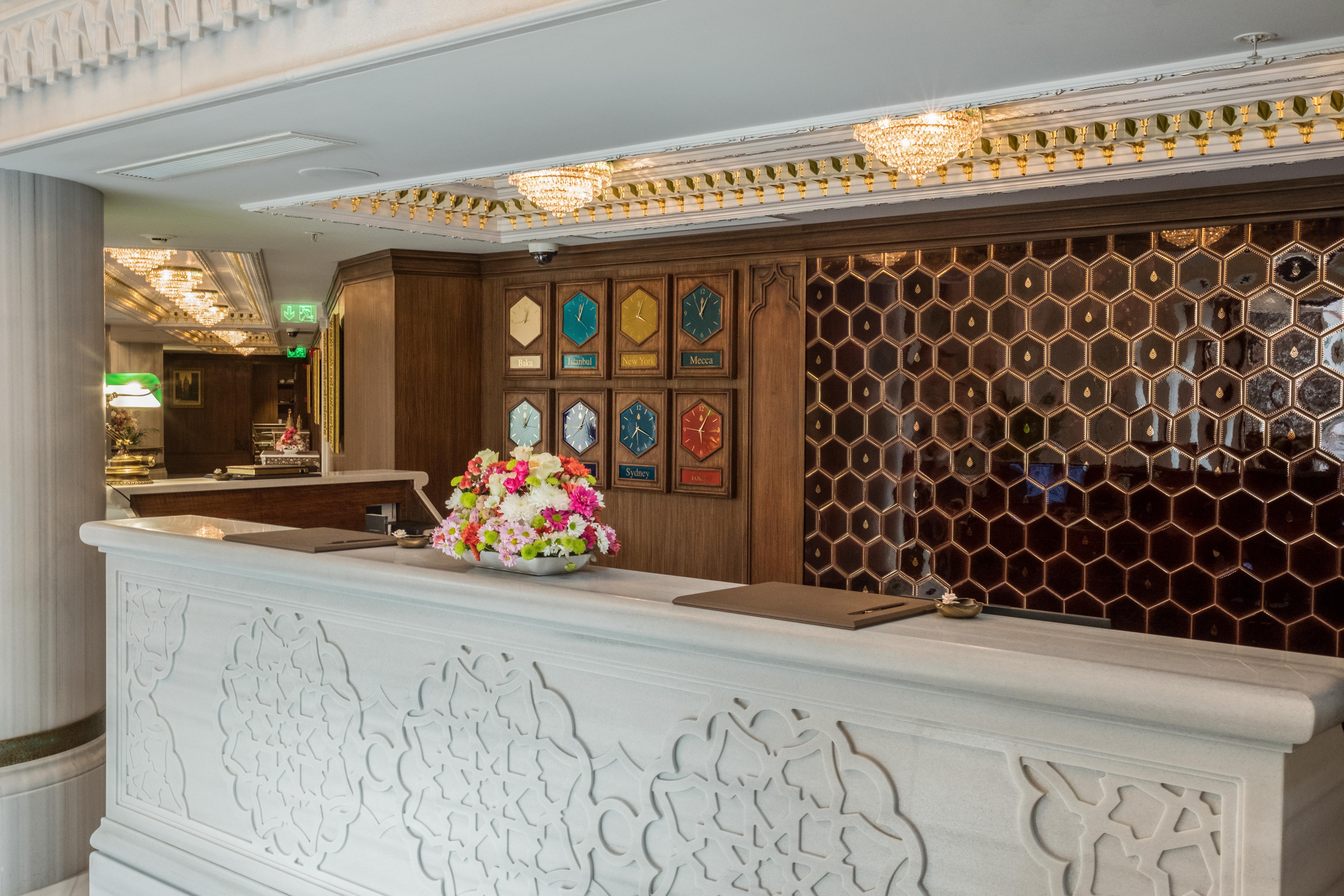 Ajwa Sultanahmet - Preferred Hotels Lvx Collection Истанбул Екстериор снимка Reception desk at the hotel
